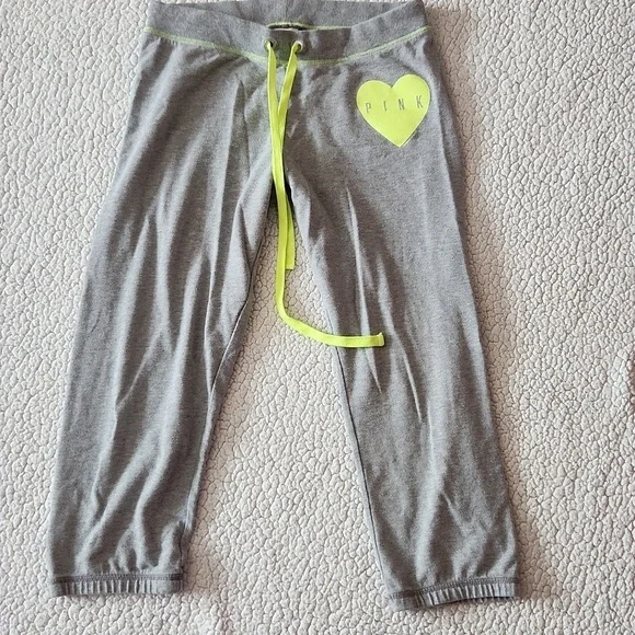 Victoria's Secret Pink vneck heart logo top top and cropped joggers loun… - Picture 6 of 11